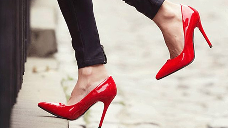 Έρχονται οι επαναστατικές γόβες – στιλέτο! «Σκαρφαλώστε» άνετα στα τακούνια σας