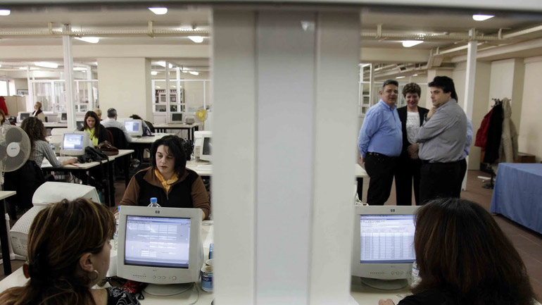 Εισήγηση των δανειστών για «κούρεμα» των μισθών νεοπροσλαμβανομένων