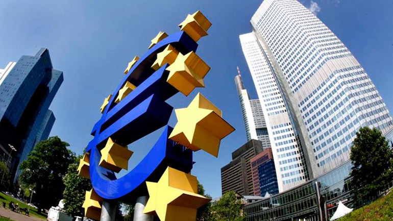 Bloomberg: Στενό μαρκάρισμα ΕΚΤ στον Αλέξη Τσίπρα