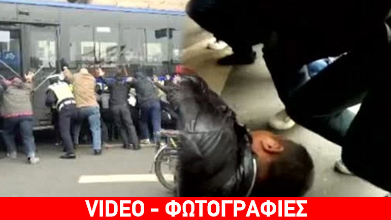 Kαρέ-καρέ επιχείρηση απεγκλωβισμού από τις ρόδες λεωφορείου!