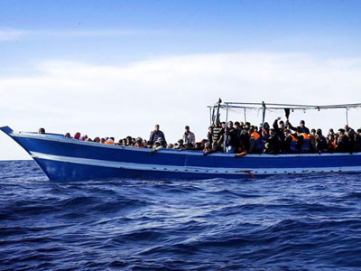 SOS από ακυβέρνητο σκάφος με μετανάστες στην Πύλο