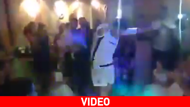 Γαμπρός έβγαλε το κοστούμι και έβαλε τη… στολή του ΠΑΟΚ!