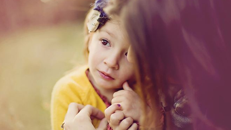 Γιατί δεν πρέπει να αποκαλείτε το παιδί σας «ντροπαλό»