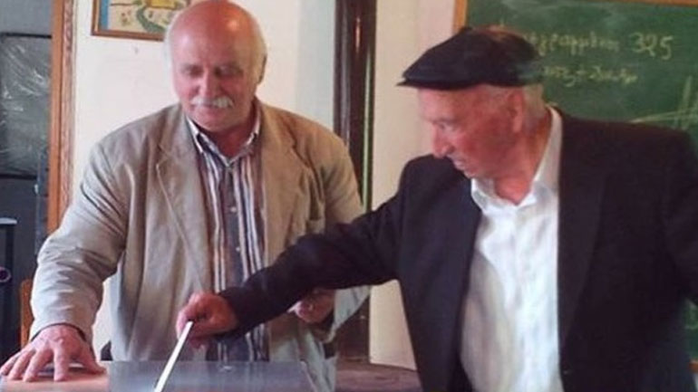 Καρδιτσιώτης παππούς ψήφισε για έκτη φορά σε δημοψήφισμα!