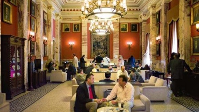 Επικαλούνται το πρωτόκολλο για την είσοδο σε κυλικείο-τουαλέτες της Βουλής