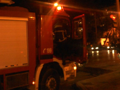 Εκτεταμένες ζημιές σε επτά διαμερίσματα από τη φωτιά στο Χαλάνδρι