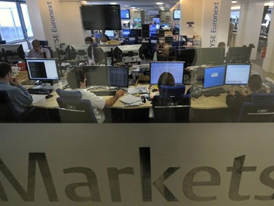 Δημοσκόπηση Bloomberg: «Η έξοδος της Ελλάδας από τα μνημόνια δεν έχει κανένα νόημα»