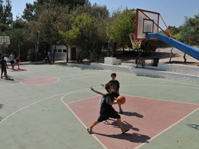 Τραγικό τέλος για 14χρονο που «κρεμάστηκε» από μπασκέτα και έπεσε με το κεφάλι στο έδαφος