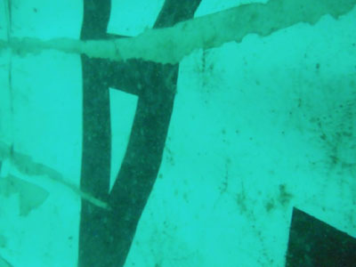 AirAsia: Ανασύρθηκε τμήμα της ουράς του μοιραίου Boeing