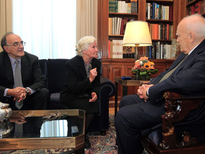 Συνάντηση Γ. Σούρλα με τον Κ. Παπούλια και τη «Μάνα των Πεσόντων» Ερ. Πρίγκου