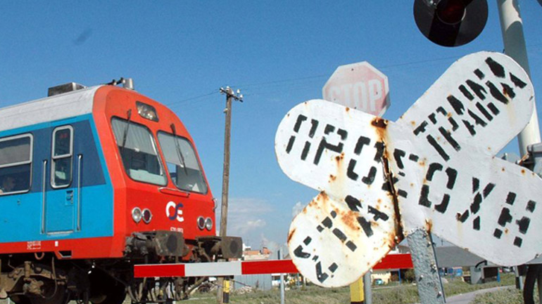 Τρένο παρέσυρε Ι.Χ. στον Βόλο