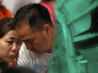 Ενδείξεις για περιστατικό έκρηξης πριν τη συντριβή του αεροπλάνου της AirAsia