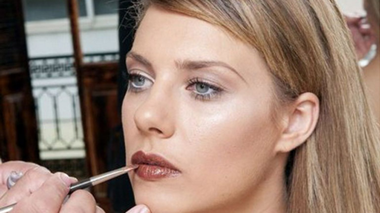 Αυτά είναι τα τέσσερα βασικά tips για να δείξουν τα λεπτά χείλη σου μεγαλύτερα!