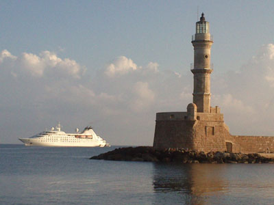 Χανιά: Ένα κρουαζιερόπλοιο στο Ενετικό Λιμάνι