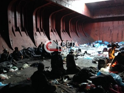 Αναχωρούν μετανάστες που επέβαιναν στο «Baris»