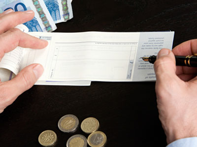 Στα 329,7 εκατ. ευρώ οι ακάλυπτες επιταγές τον Οκτώβριο