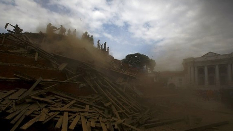 Πάνω από 6.200 νεκροί από τον σεισμό στο Νεπάλ Πάνω από 6.200 νεκροί από τον σεισμό στο Νεπάλ