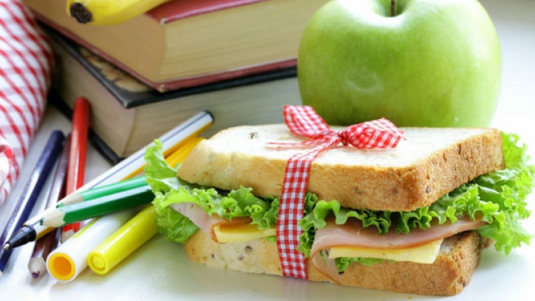 Χορήγηση μικρογευμάτων σε οικονομικά αδύναμους μαθητές του Δήμου Ιλίου