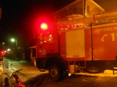 Yπό έλεγχο η φωτιά σε εγκαταλελειμμένο κτήριο στην Ιερά Οδό-Δύο άτομα με εγκαύματα στο νοσοκομείο Yπό έλεγχο η φωτιά σε εγκαταλελειμμένο κτήριο στην Ιερά Οδό-Δύο άτομα με εγκαύματα στο νοσοκομείο