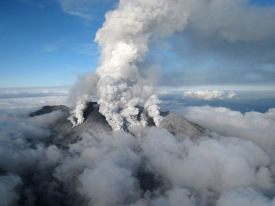 Ξεπέρασαν τους 50 οι νεκροί από την έκρηξη του ηφαιστείου Οντάκε
