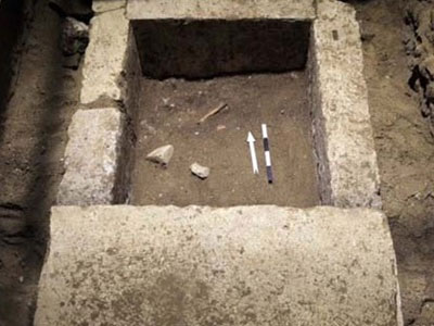 Σε λίγες ώρες η αλήθεια για την Αμφίπολη – Πληροφορίες ότι ο σκελετός ανήκει σε γυναίκα