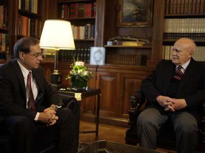 Τι δήλωσε ο Γκίκας Χαρδούβελης μετά το τετ α τετ με τον Κάρολο Παπούλια Τι δήλωσε ο Γκίκας Χαρδούβελης μετά το τετ α τετ με τον Κάρολο Παπούλια