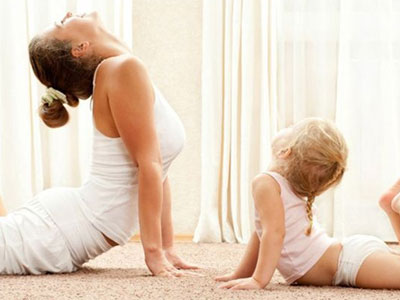 Τα παιδιά αξίζει να δοκιμάσουν ένα μάθημα γιόγκα