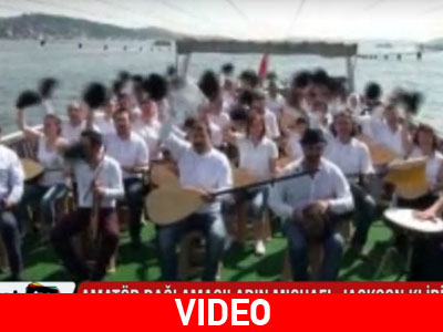 Διασκεύασαν M. Jackson με μπουζούκια και μπαγλαμάδες!