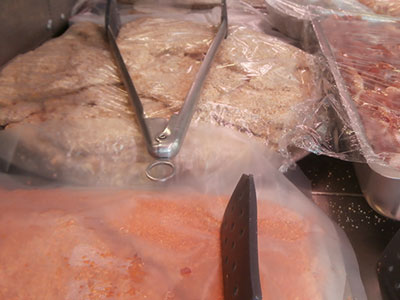 Κατασχέθηκαν παρασκευάσματα κοτόπουλου και κιμά βάρους 52 κιλών