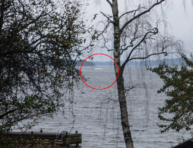 Φωτογραφία ερασιτέχνη που υποτίθεται ότι δείχνει περισκόπιο υποβρυχίου κοντά στις σουηδικές ακτές