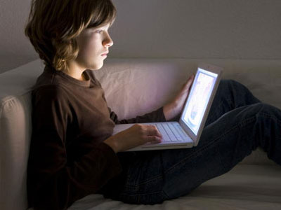 Πώς η διαδικτυακή ζωή των εφήβων μπορεί να επηρεάσει την πραγματική