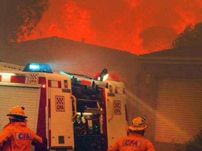 Μάχη με τον χρόνο για τους πυροσβέστες στην Αυστραλία