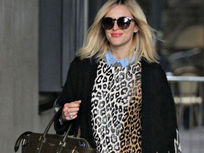 Πουλόβερ: Στιλάτη και ζεστή με το πιο αγαπημένο κομμάτι του χειμώνα