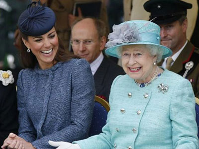 Παραδίδει το στέμμα ενόψει Χριστουγέννων η βασίλισσα Ελισάβετ; Παραδίδει το στέμμα ενόψει Χριστουγέννων η βασίλισσα Ελισάβετ;