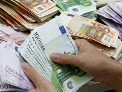 Στον «πάγο» οι επιστροφές φόρου Στον «πάγο» οι επιστροφές φόρου