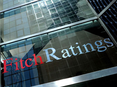 Ο οίκος Fitch απειλεί με υποβάθμιση τις ελληνικές τράπεζες