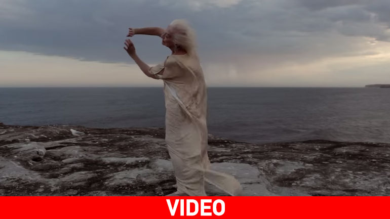 Το… λέει η καρδιά της! Το… λέει η καρδιά της!