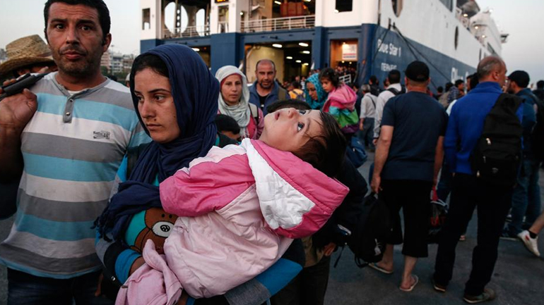 Στον Πειραιά 5.000 πρόσφυγες