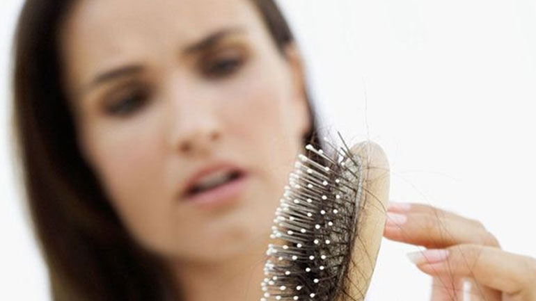 Τα οχτώ σημάδια ότι καταστρέφεις την υγεία των μαλλιών σου!