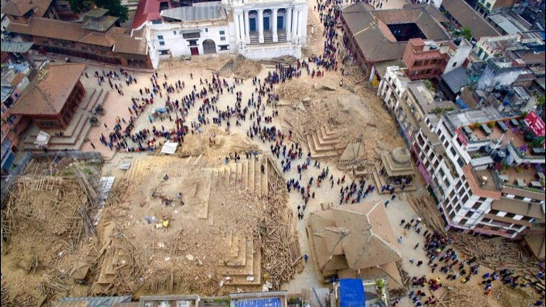 Σχεδόν 5.500 οι νεκροί από τον σεισμό στο Νεπάλ