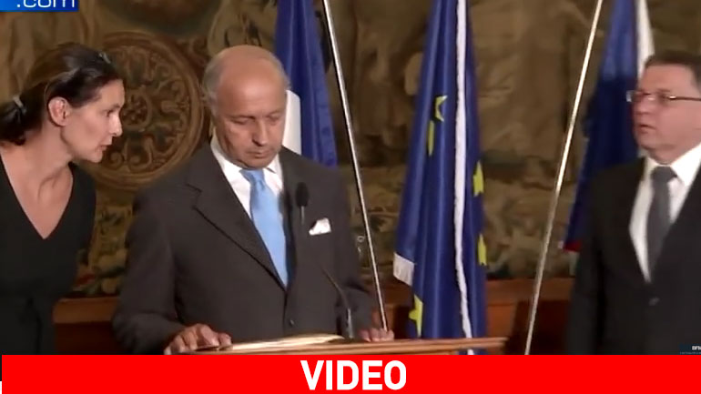 O Γάλλος ΥΠΕΞ κατέρρευσε κατά τη διάρκεια συνέντευξης Tύπου