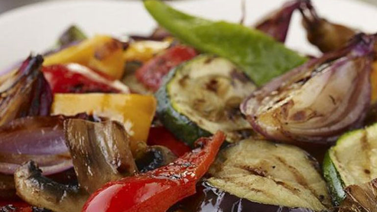 Ψητά λαχανικά με σάλτσα από λεμόνι και σκόρδο