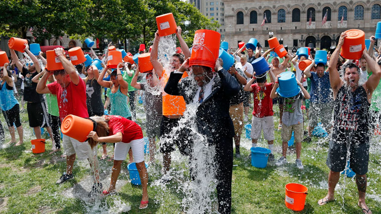 Το Ice Bucket Challenge τελείωσε. Πού δόθηκαν τα χρήματα;