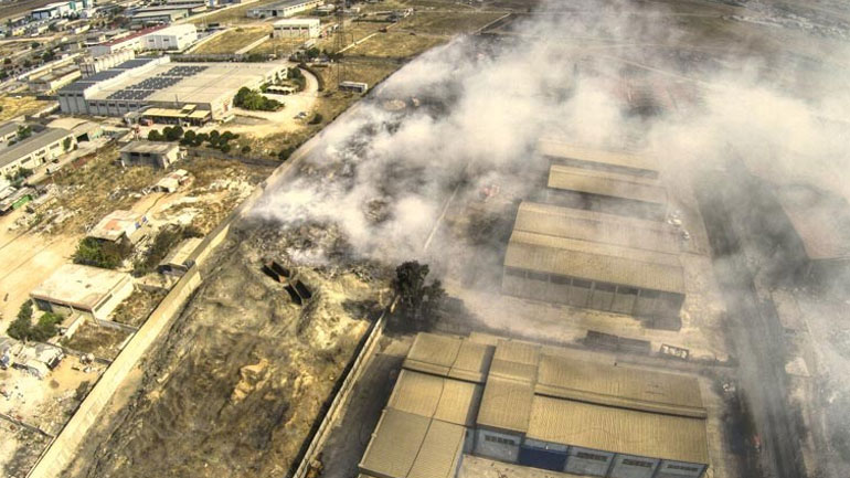 Σε εμπρησμό από εξωτερικό χώρο αποδίδεται η φωτιά στον Ασπρόπυργο