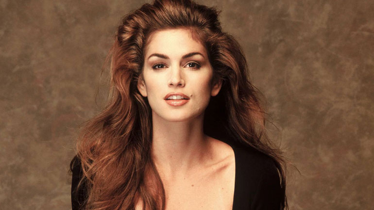 Με ξίδι δαμάζει την πείνα της η Cindy Crawford