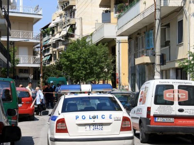 Χαλκίδα: Μάνα και γιος βούτηξαν στο κενό από τον πέμπτο όροφο Χαλκίδα: Μάνα και γιος βούτηξαν στο κενό από τον πέμπτο όροφο