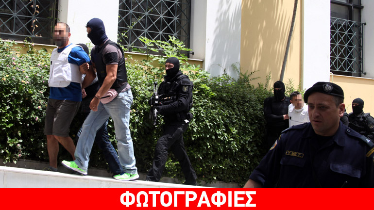 Ένταση κατά τη μεταγωγή των ληστών που συνελήφθησαν στη Ν. Αγχίαλο