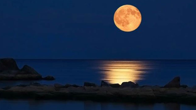 Mελέτη: Τι σχέση έχει η σελήνη με την περίοδο μιας γυναίκας;