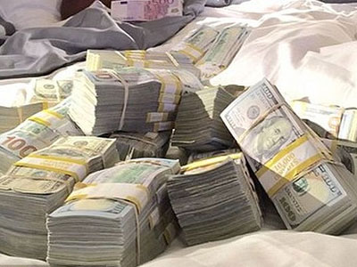 ΔΝΤ: «Λιγότερα μηδενικά στις αποδοχές των golden boys»