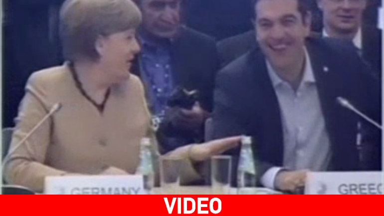 Δίπλα-δίπλα στο τραπέζι της Συνόδου οι Αλέξης Τσίπρας και Άνγκελα Μέρκελ Δίπλα-δίπλα στο τραπέζι της Συνόδου οι Αλέξης Τσίπρας και Άνγκελα Μέρκελ